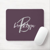 Trendy Plum Lila Grau White Script Monogram Mousepad (Mit Mouse)