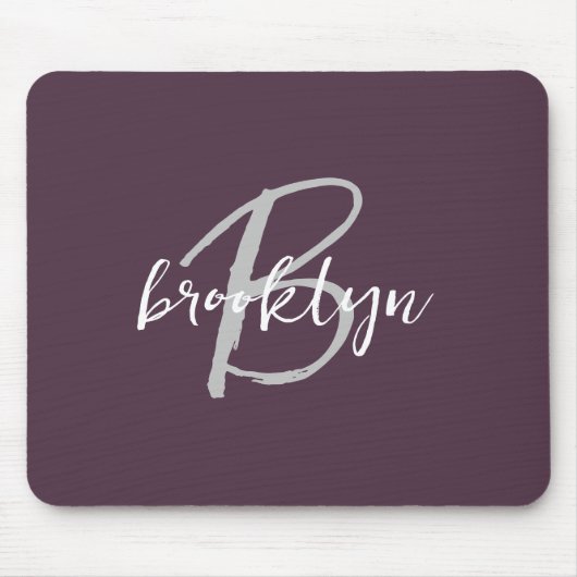 Trendy Plum Lila Grau White Script Monogram Mousepad (Vorne)