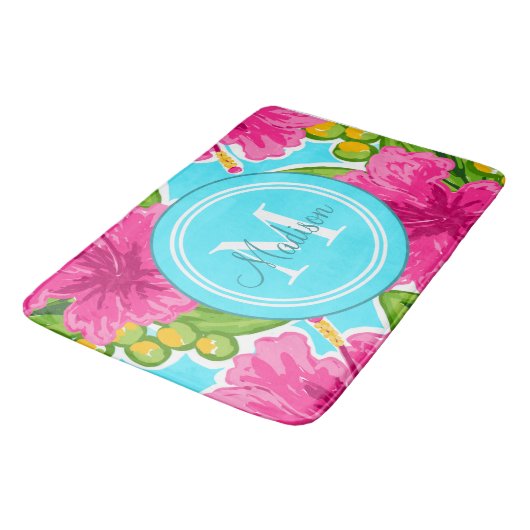 Trendy Preppy Style Hibisken Monogram Name Badematte (Schrägansicht)