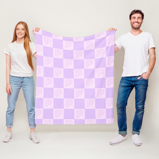 Trendy Purple Monogram Initial Checkered  Fleecedecke (Beispiel)