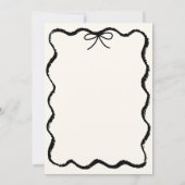 Trendy Quirky Wavy Hand Drawn Bow Baby Dusche Einladung (Rückseite)