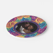 Trendy Rainbow Rose Teller für Backyard Wedding (Schrägansicht)