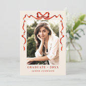 Trendy Red Bow Ribbon 4 FOTO Graduation Party Einladung (Stehend Vorderseite)
