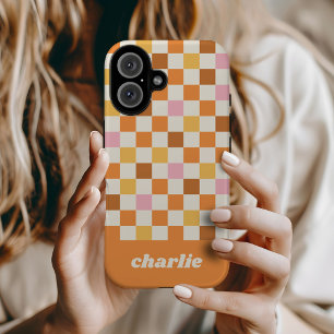Trendy Retro Checkerboard Monogramm iPhone 16 Hülle