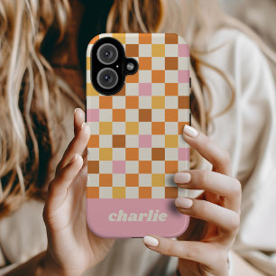 Trendy Retro Checkerboard Monogramm iPhone 16 Hülle