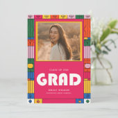 Trendy Retro Modern Grad Photo Graduation Einladung (Stehend Vorderseite)