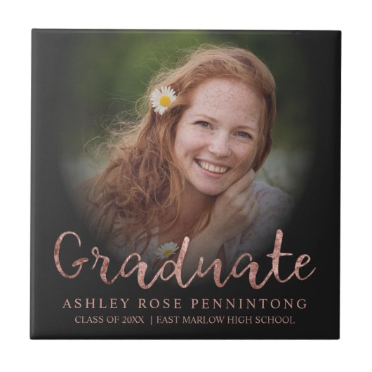 Trendy Rose Gold Graduate Modern Typografy Script Fliese (Vorderseite)