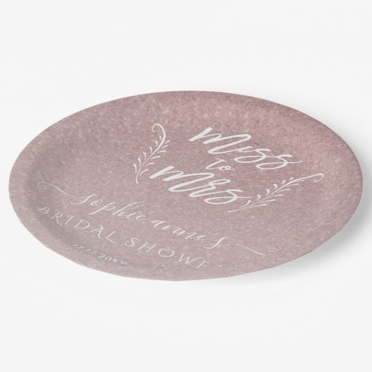 Trendy Rose Gold Miss an Mrs. Brautparty Pappteller (Schrägansicht)