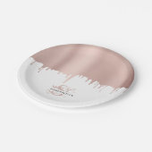 Trendy Rose Pink Gold Metallic Tropfen Monogram Pappteller (Schrägansicht)