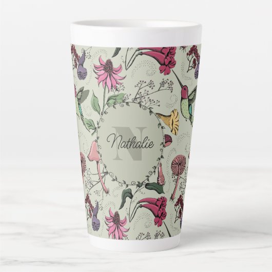 Trendy Sage Green Blume & Hummingbird Monogram Milchtasse (Vorderseite)