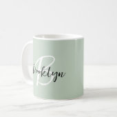 Trendy Sage Green Schwarz-weiß Script Monogram Kaffeetasse (Vorderseite Links)