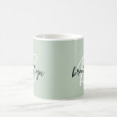 Trendy Sage Green Schwarz-weiß Script Monogram Kaffeetasse (Mittel)