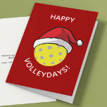 Trendy Santa Cap Pickleball Red Christmas Feiertagskarte<br><div class="desc">Trendy moderne Pickleball Weihnachtskarte. Gelber Pickleball mit roter Weihnachtsmannmütze. Grosses Foto im Inneren mit persönlicher Urlaubsbotschaft. Gerundet moderne minimalistische Typografie. Alle Textbereiche sind vollständig personalisierbar. Kontaktieren Sie uns für Hilfe bei der Personalisierung oder Anpassung an Ihre individuellen Wünsche. Gute Ferien!</div>
