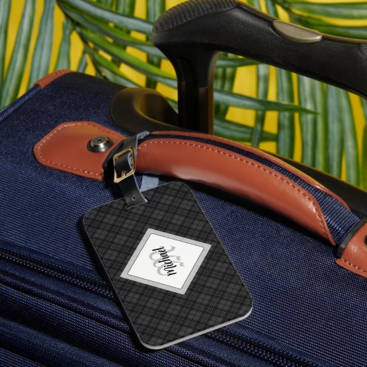 Trendy Schwarz-weiß tartan Personalize Monogram Gepäckanhänger (Vorderseite Insitu 1)