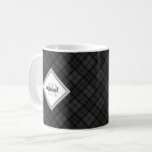 Trendy Schwarz-weiß tartan Personalize Monogram Kaffeetasse (Vorderseite Links)
