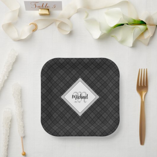 Trendy Schwarz-weiß tartan Personalize Monogram Pappteller (Hochzeit)