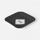 Trendy Schwarz-weiß tartan Personalize Monogram Pappteller (Gewinkelt)