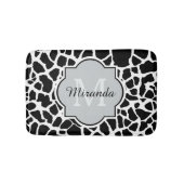 Trendy Schwarz-weißer Giraffen-Druck-mit Monogramm Badematte (Vorderseite)