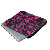 Trendy schwarze u. rosa BlumenRosen-Laptop-Hülse Laptopschutzhülle (Vorne Knopf)