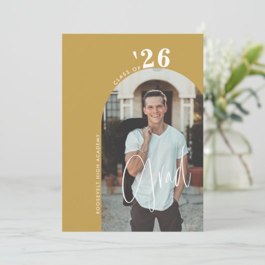 Trendy Script 2-Foto 2024 Gold Grad Party Einladung (Stehend Vorderseite)