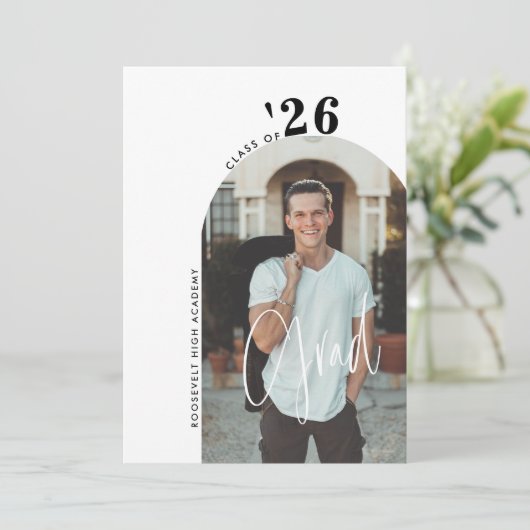 Trendy Script 2-Foto 2024 Grad Party Einladung (Stehend Vorderseite)