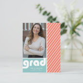 Trendy Script Abschlussfoto Abschlussankündigung Postkarte (Stehend Vorderseite)