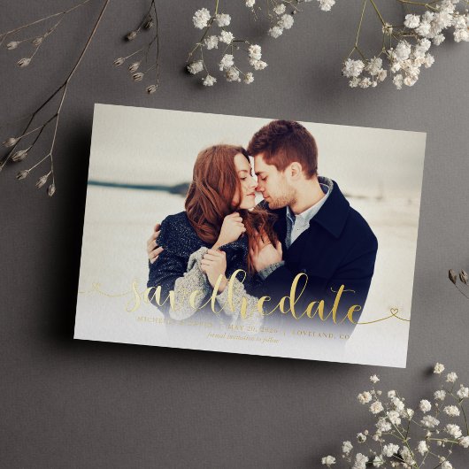 Trendy Script Foto Wedding Save the Date Folieneinladung
