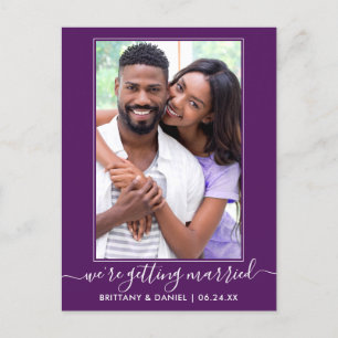Trendy Script Getting Married Lila Save the Date Postkarte