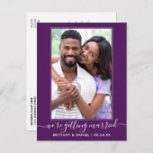 Trendy Script Getting Married Lila Save the Date Postkarte (Vorne/Hinten)