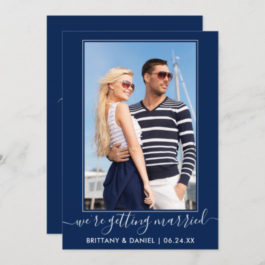 Trendy Script Getting Married Navy Blue Save The Date (Vorne/Hinten)
