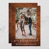 Trendy Script Getting Married Rustic Wood Save The Date (Vorne/Hinten)