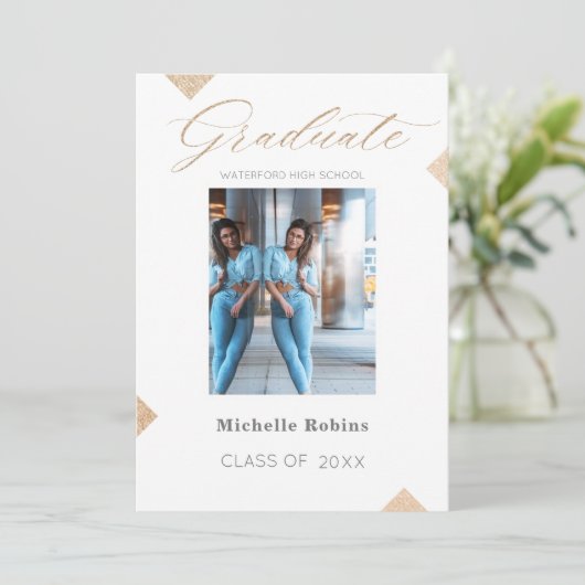 Trendy Script High School Senior Grad Ankündigung (Stehend Vorderseite)