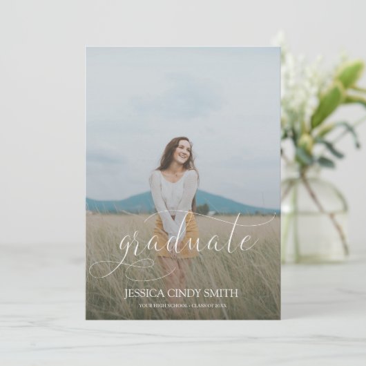 Trendy Script Overlay Foto Abschluss Einladung (Stehend Vorderseite)