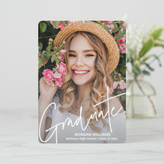 Trendy Script Text, Graduate Add Pic Abschluss Ankündigung (Stehend Vorderseite)