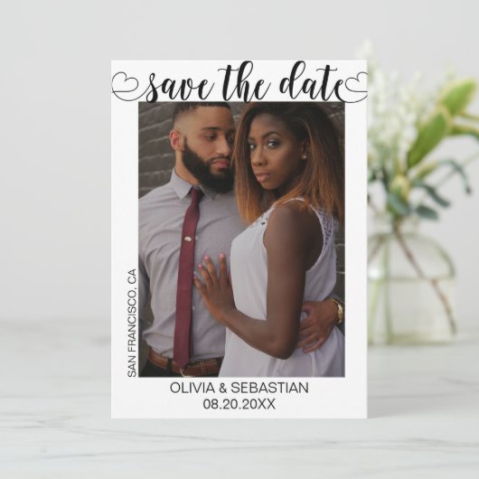 Trendy Script Text mit Herz und Foto Save The Date (Stehend Vorderseite)