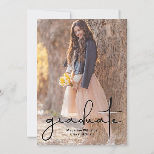 Trendy Script Zwei-Foto-Abschluss-Ankündigung Ankündigung (Vorderseite)