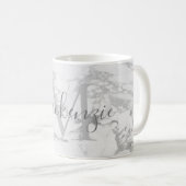 Trendy Silver Foil Marble Monogram Kaffeetasse (VorderseiteRechts)