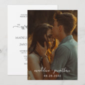 Trendy Simple Elegante Script Foto Wedding Einladung (Vorne/Hinten)