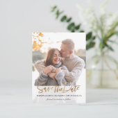 Trendy-Skript Save the Date Postkarte (Stehend Vorderseite)