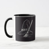 Trendy Spooky Halloween Hexenhut und Besen schwarz Tasse (Links)