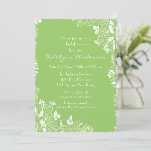 Trendy Spring Green Floral Brautparty Einladung (Stehend Vorderseite)