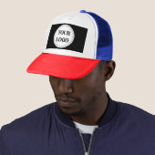 Trendy stilvoll und elegant mit Markenzeichen Truckerkappe (Beispiel)
