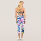 Trendy Stylish Blue Pink Lilly Floral Muster Capri Leggings (Rückseite)
