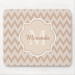 Trendy Tan Brown Zickzack Zigzag Name und Monogram Mousepad