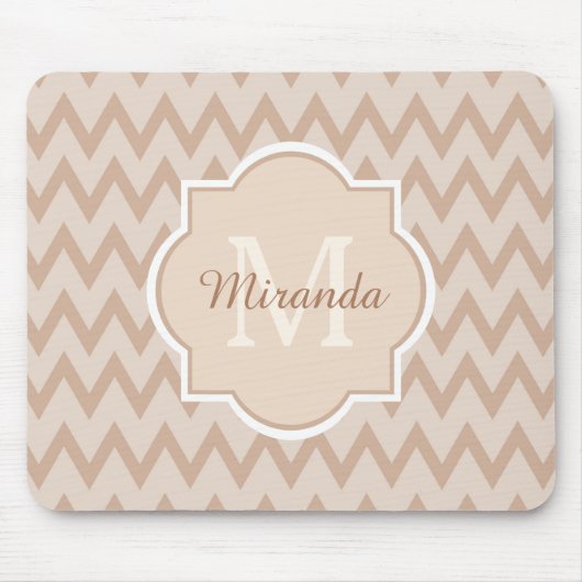 Trendy Tan Brown Zickzack Zigzag Name und Monogram Mousepad (Vorne)