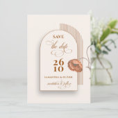 Trendy Terracotta Blume Bogen Brauntönen Elfenbein Einladung (Stehend Vorderseite)