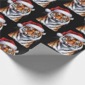 Trendy Tiger with Santa Hat Christmas Black Geschenkpapier (Ecke)