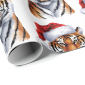 Trendy Tiger with Santa Hat Christmas Green        Geschenkpapier (Rolleneckpunkt)