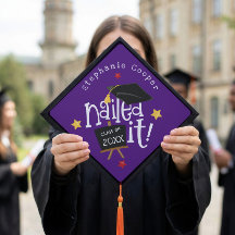 Trendy Typografy Grad 2025 Nails Lila