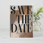 Trendy Typografy Overlay Text Foto Wedding Save The Date (Stehend Vorderseite)